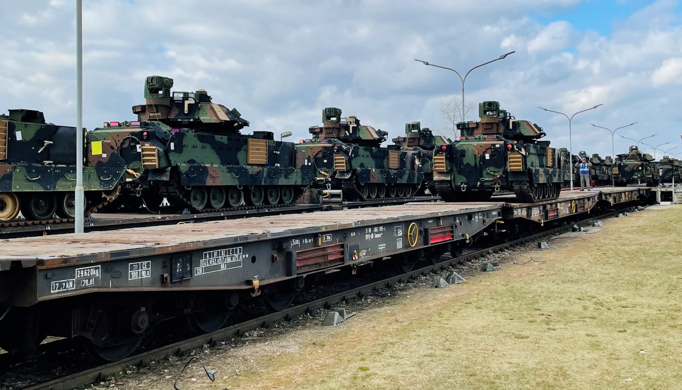 From Halt to New Aid Packages: the U.S. Discusses PDA Renewal, NATO Purchases, Offensive Rockets for Ukraine, Defense Express