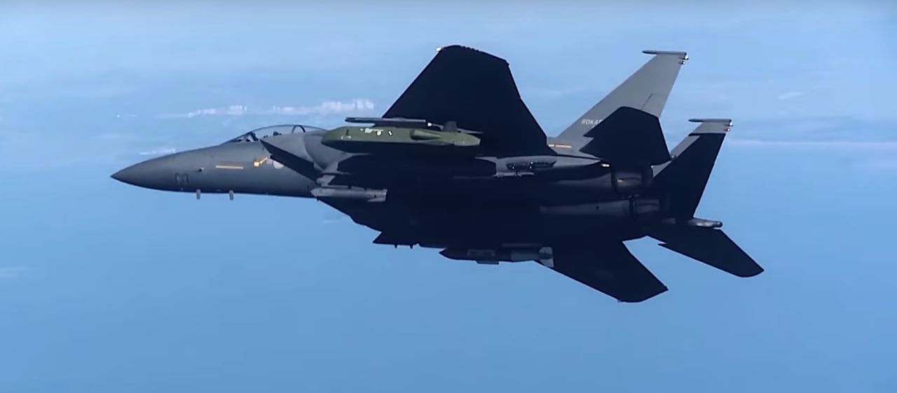 South Korean F-15K fighter with Taurus cruise missile / Video frame by MilitaryNotes