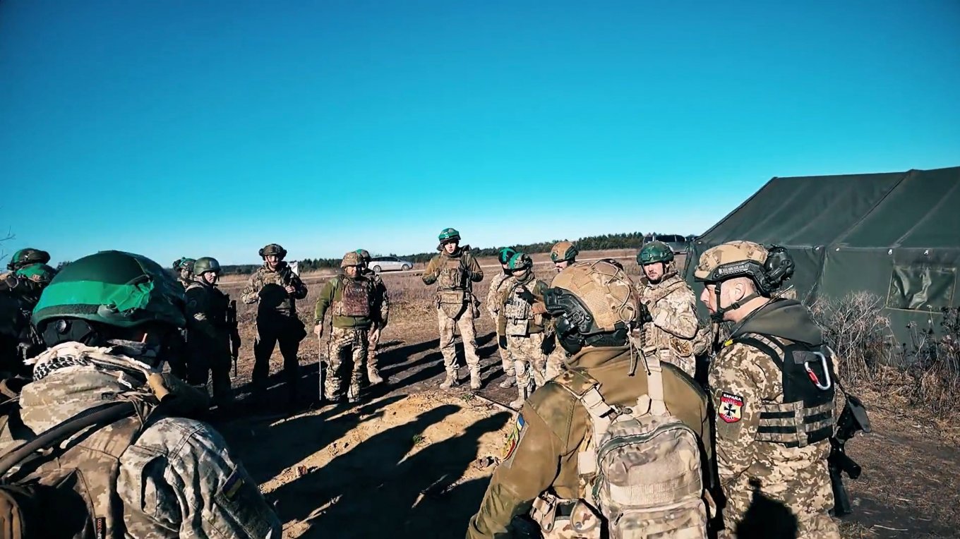Ukrainian Veteran since 2014 Trains Foreign Legionnaires for Real War