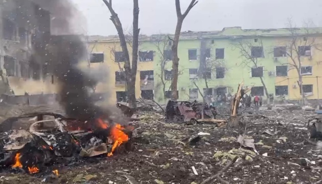 Destroyed Ukrainian hospital, war in Ukraine, Russian-Ukrainian war, Defense Express