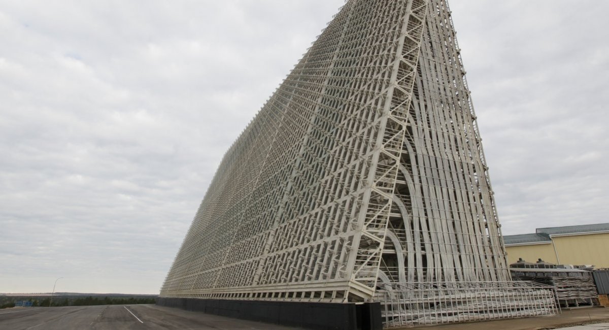 The Voronezh-M OTH radar in Usolye-Sibirskoye, russia Defense Express Defense Express’ Weekly Review: Ukraine Receives Game-Changing ASC 890 Aircraft, Targets russia’s Long-Range Radar and Gets an Entire Stock of the Pbv 302 Armored Vehicles