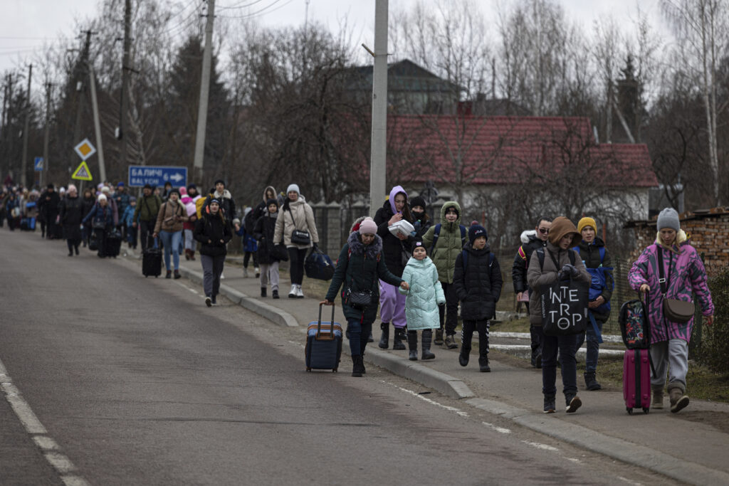 Day 14th of Ukraine's Defense Against Russian Invasion, Groups of Ukrainian refugees, Defense Express