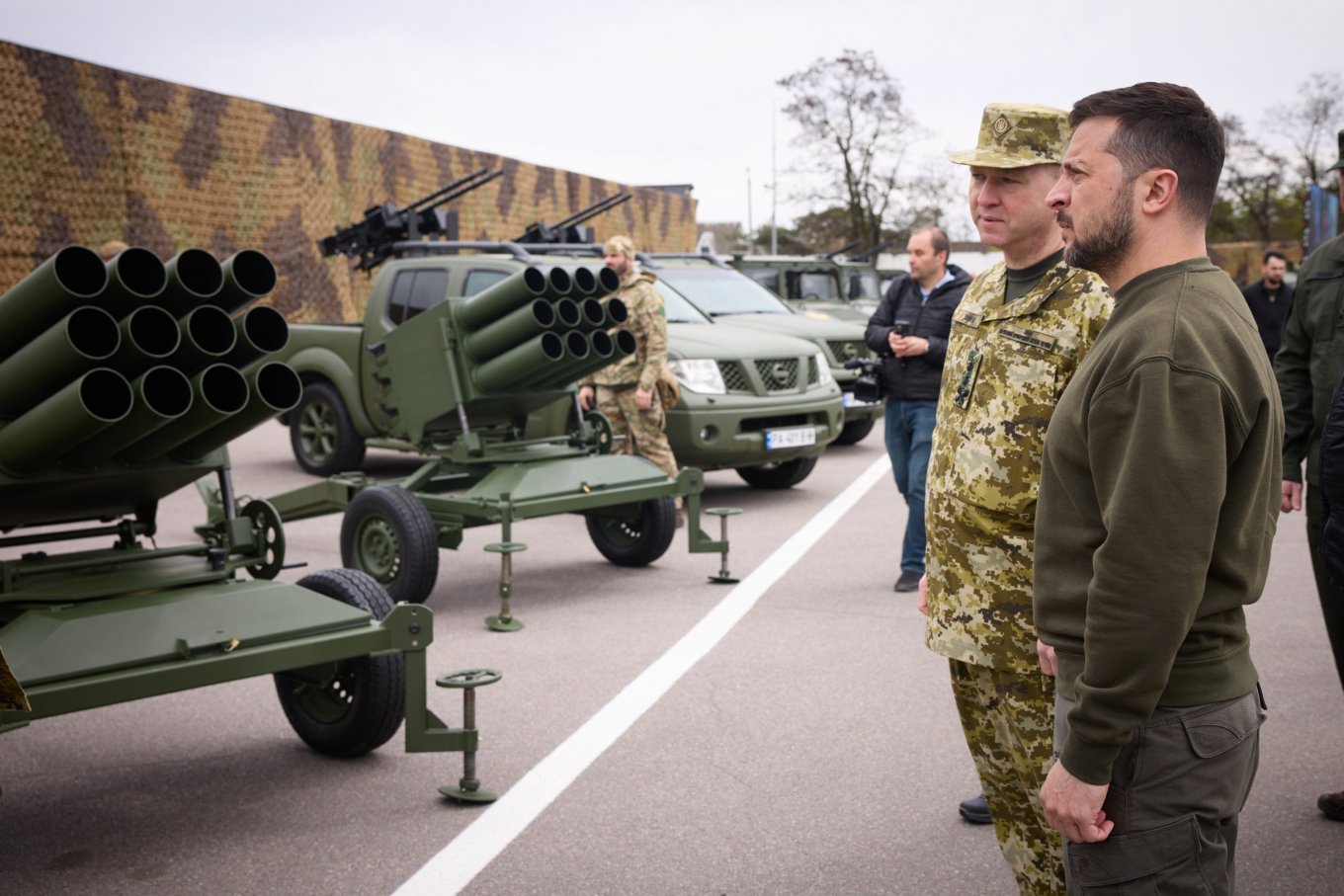 Ukrainian President Zelensky oversees new weapons of the border guards, April 30, 2023