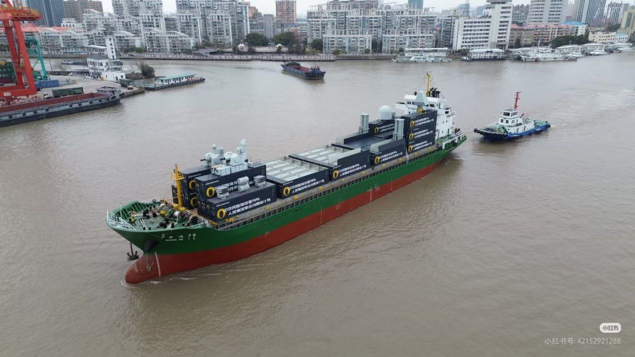 China Tests Air Defense Ship Made From Container Ship, SAM Container Launchers, Container ship ZHONG DA 79 during the first tests, equipped with a modular set of weapons for air defense