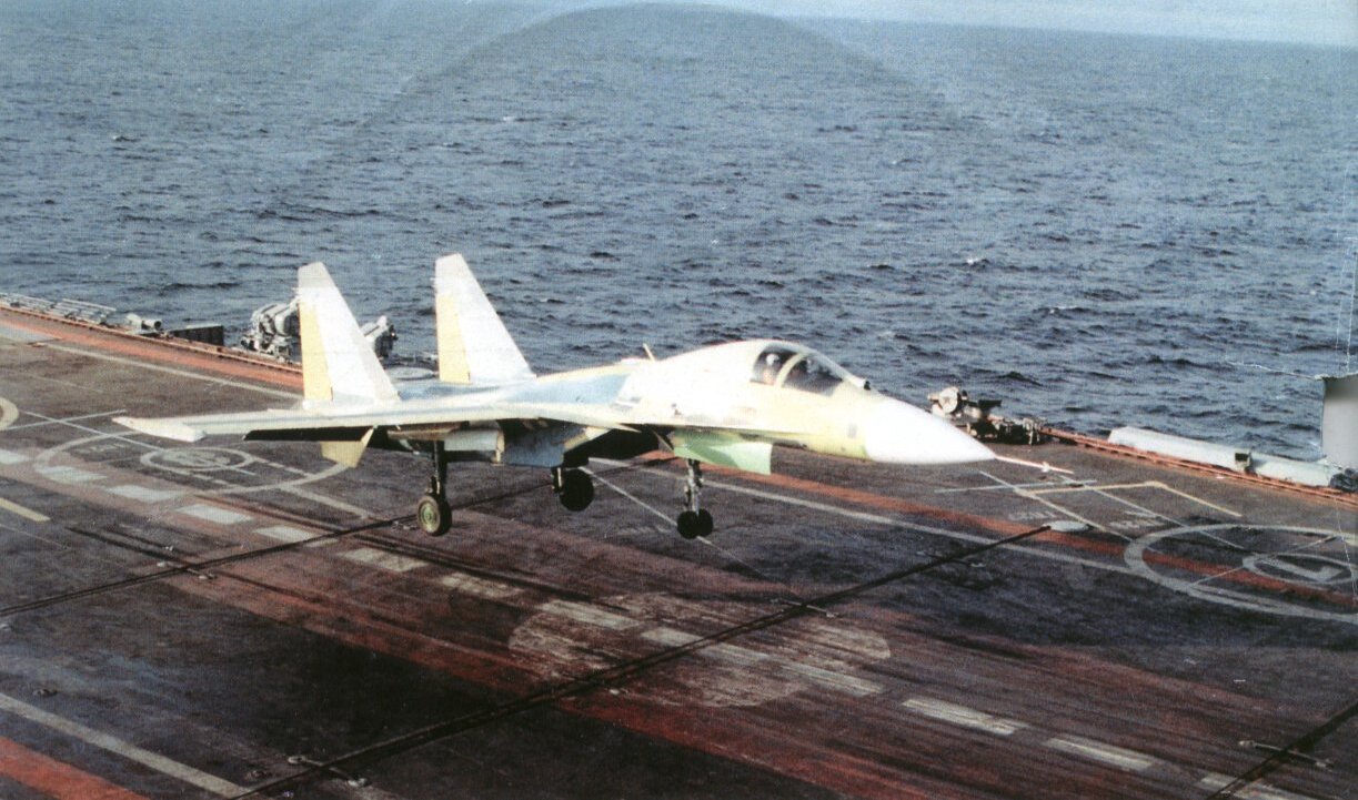 How russia Faked Creating a New Carrier-Based Fighter for International Attention, Landing of the Su-33UB on the