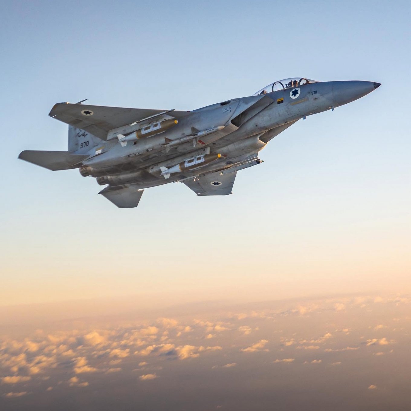 Israeli F-15D aircraft with bombs equipped with JDAM kits aboard