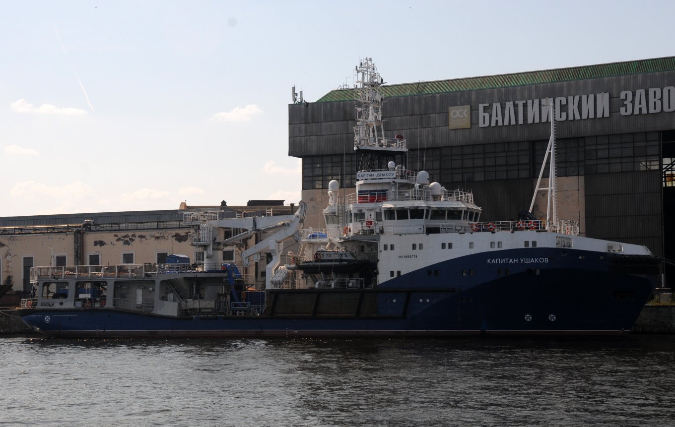 Kapitan Ushakov before sinking / Defense Express / russia Forgot How to Build Ships: Sinking of Kapitan Ushakov Tugboat is Just the Tip of the Iceberg