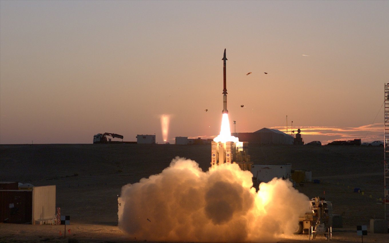 Stunner ballistic interceptor / Defense Express / Germans Seem Quite Proud of Sending 30 Patriot Missiles to Ukraine: How It Came to This and What Can Be Done