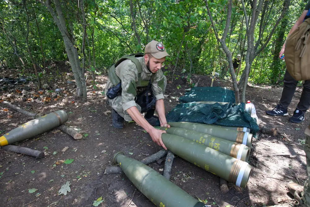 The 155 mm artillery shells Defense Express UK Defense Secretary Pledges Tens of Thousands More Artillery Shells for Ukraine