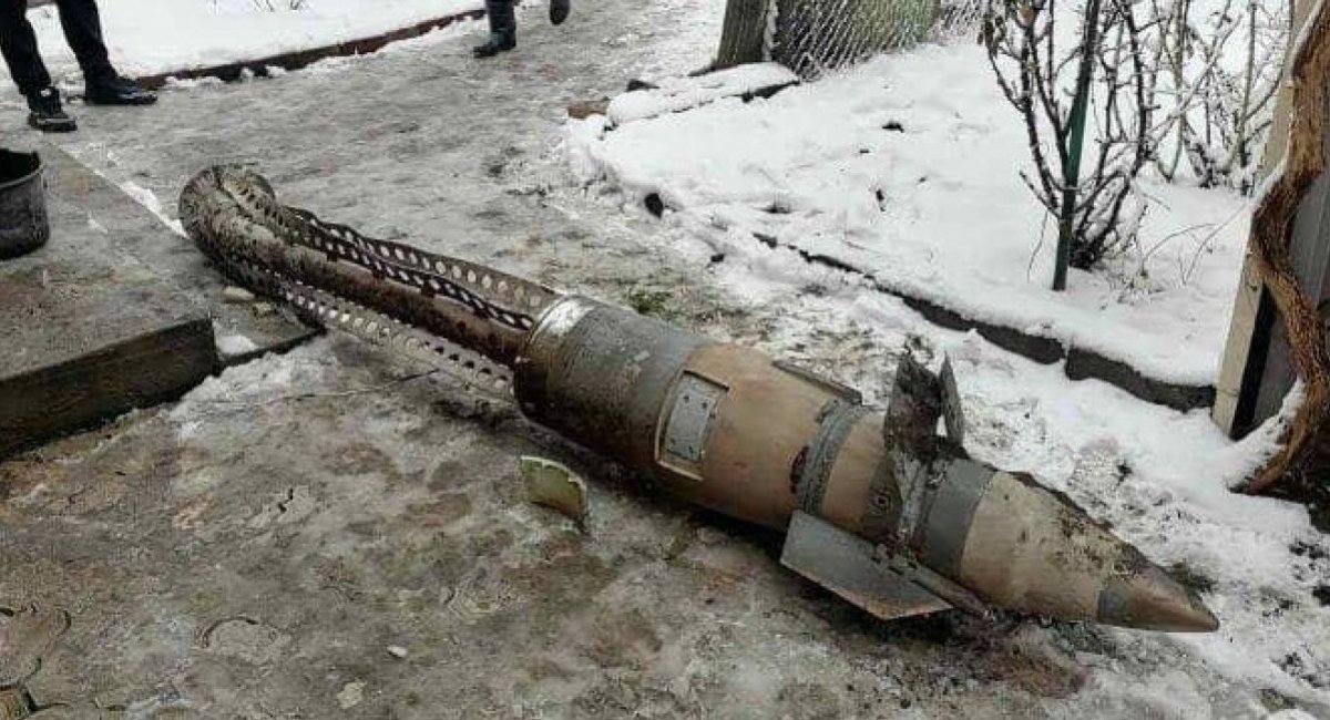 A guided artillery rocket with a cluster warhead for the Tornado-S MLRS in Pokrovsk on March 4, 2022 Defense Express