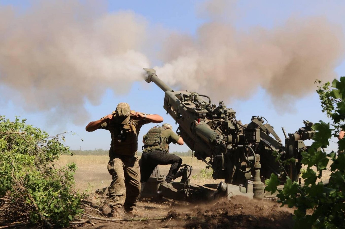Ukrainian army actively uses 155mm artillery systems, such as the towed M777
