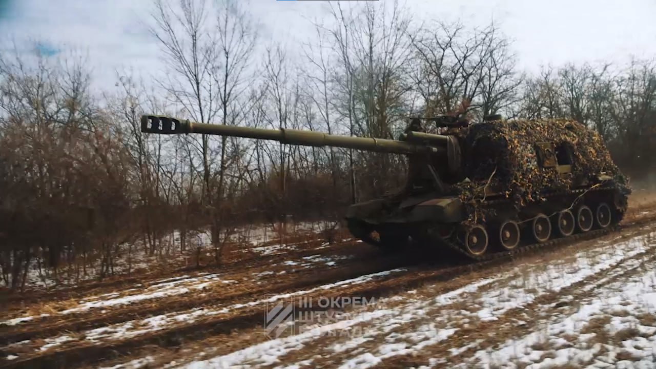 The 2S19 Msta-S system Defense Express Ukraine's Frankenstein Tank: Improvised Hybrid Born from Necessity