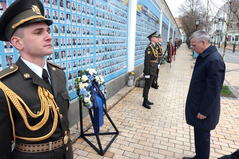 Mr Stoltenberg laid a wreath at the Wall of Remembrance of the Fallen for Ukraine, paying tribute to all those who have lost lives or suffered wounds in defence of their homeland, Defense Express