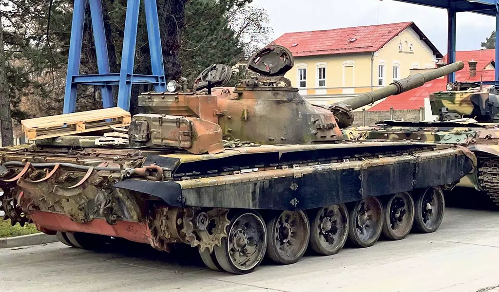A destroyed T-72 tank before restoration at Excalibur Army facilities for the Ukrainian Armed Forces, December 2022