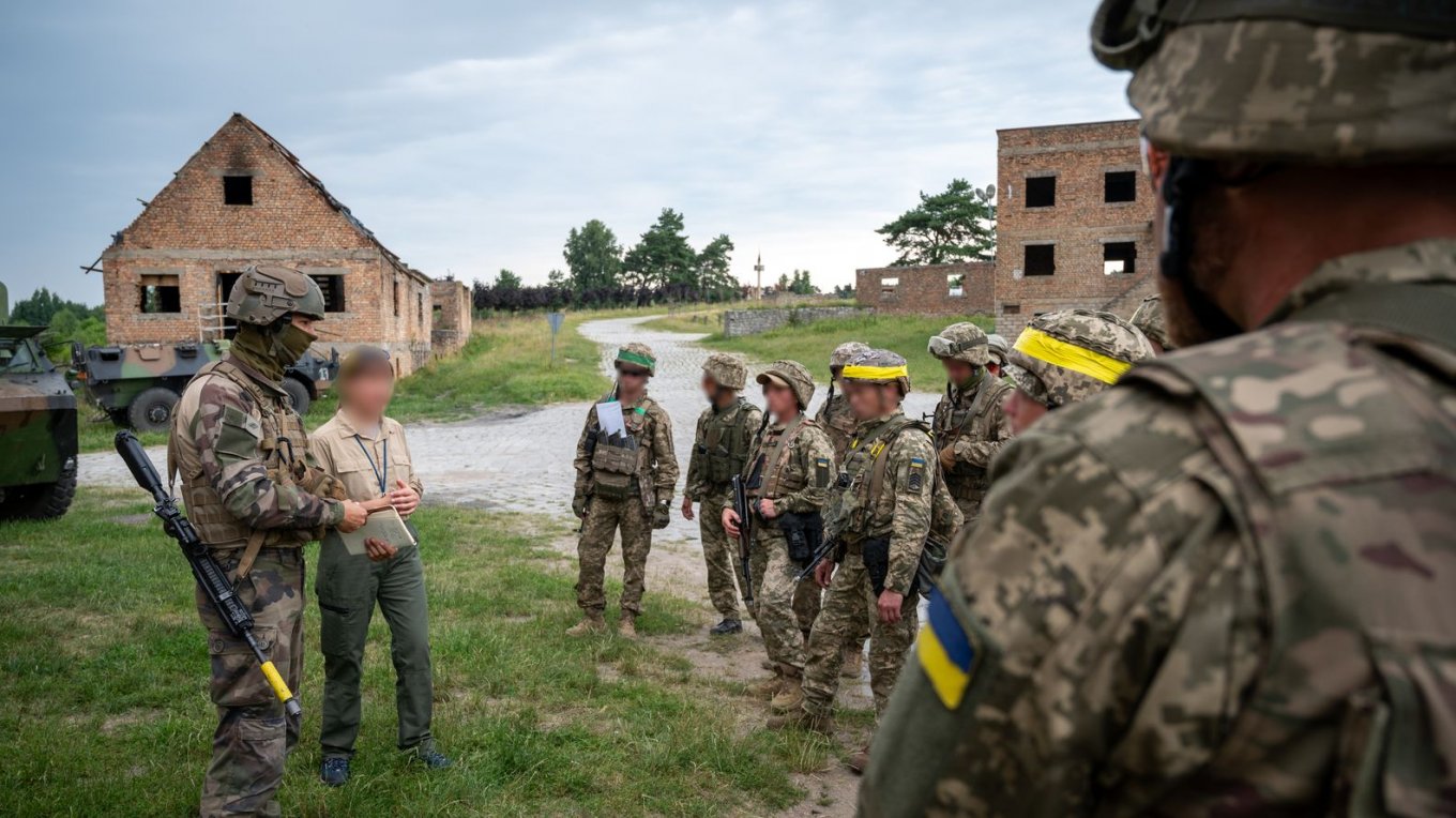 Training of soldiers of the Ukrainian Armed Forces in France / Defense Express / France Could Send Instructors to Ukraine Soon: What will Change