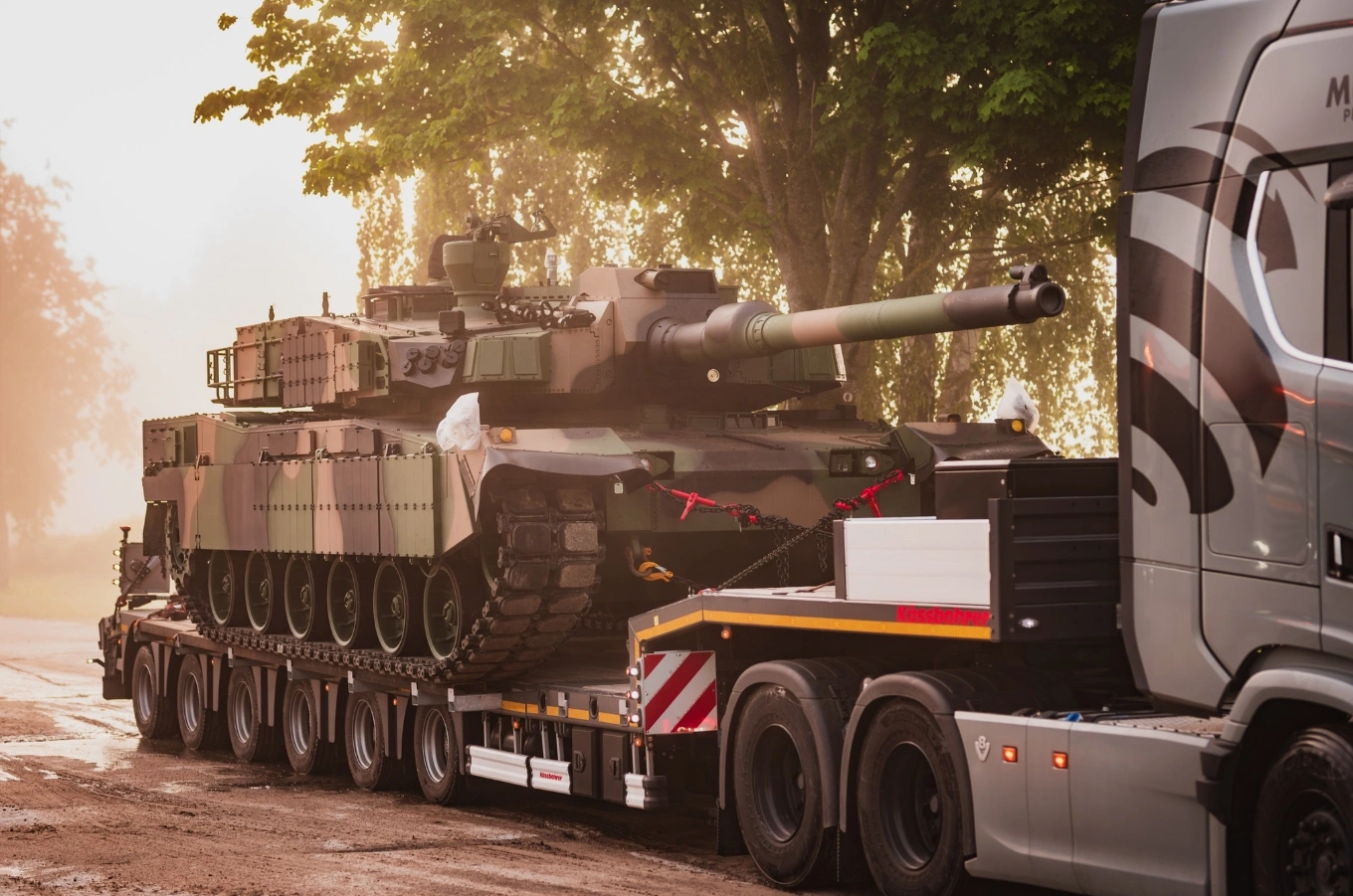 K2GF tanks of Poland’s 15th Giżycko Mechanized Brigade ERA visible on the sides and turret