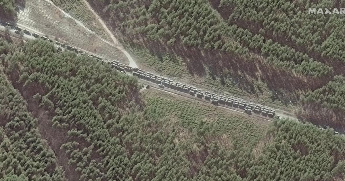 A satellite image of a 40-mile military convoy seen north of Kyiv in late February, Defense Express, war in Ukraine, Russia-Ukraine war