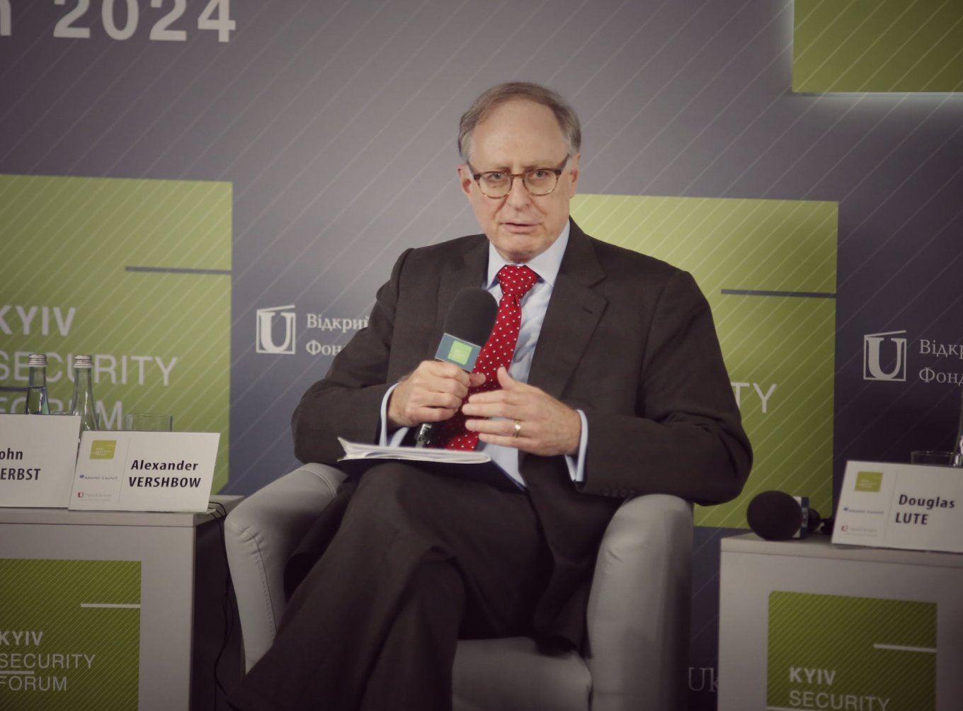 Amb. Alexander Vershbow, NATO Deputy Secretary General in 2012-2016, United States Ambassador to NATO in 1998-2001 Defense Express Former NATO Officials: Ukraine Is Unlikely to Join NATO in 2024