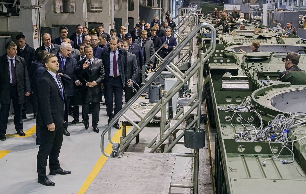 Russia’s Dreams of Producing 1,500 Tanks a Year as a Loss of Reality: What Is the Maximum the Kremlin Can Count On, Defense Express, war in Ukraine, Russian-Ukrainian war