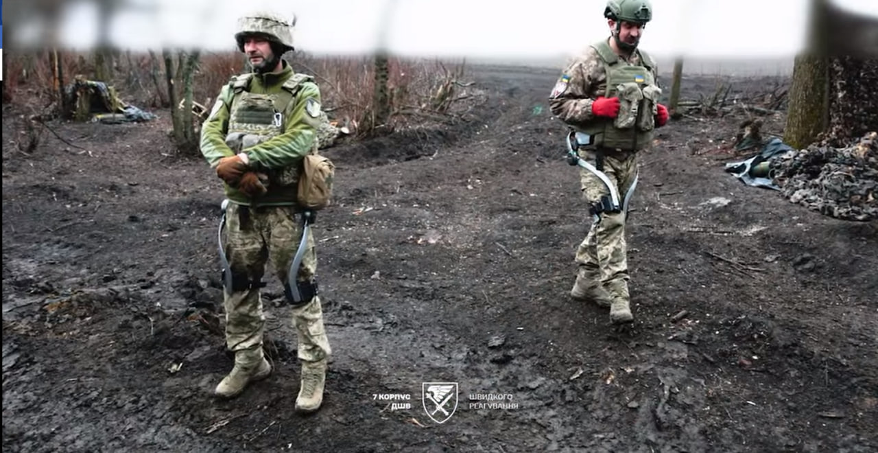 Ukrainian Forces Test Exoskeletons to Help Artillerymen Carry Up to 1,200 kg of Ammunition Daily, Defense Express