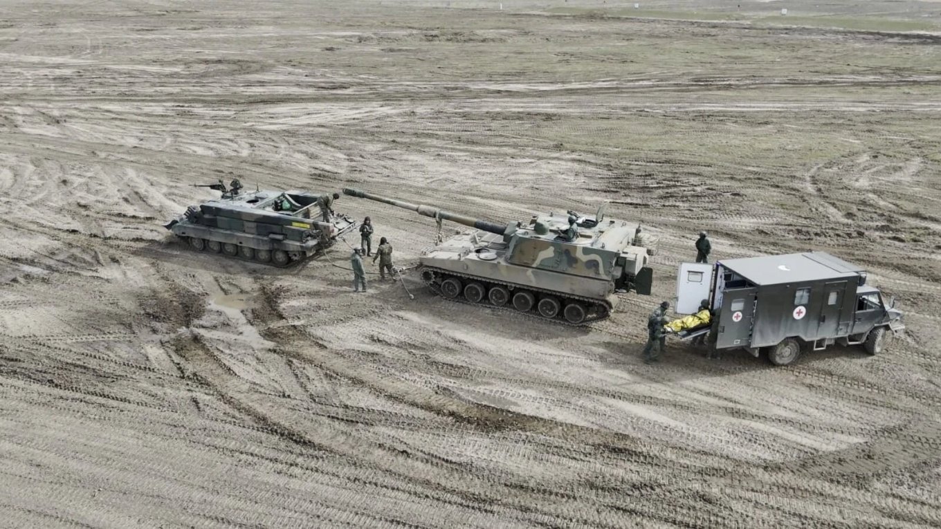 Polish artillerymen practice the use of K9 self-propelled guns taking into account the experience of the Ukrainian Armed Forces, March 2024 / Defense Express / How Polish Artillerymen Learned to Spread Out Howitzers and Fire Like Ukrainians