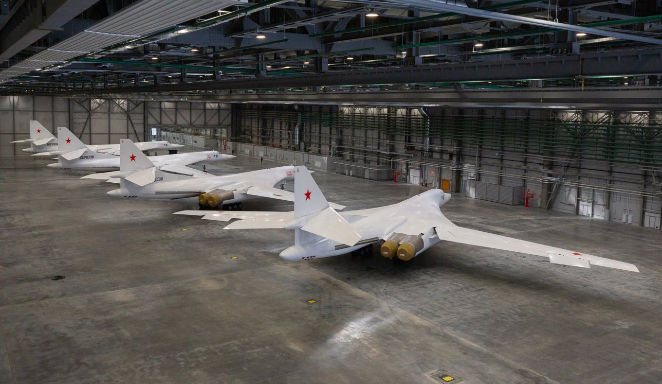 u-22M3s Will Continue to Crash, or Stop Flying Altogether, Unless russia Solves One Big Problem with Them, Demonstration of four Tu-160Ms in the hangar of the Kazan Aircraft Plant, February 2024