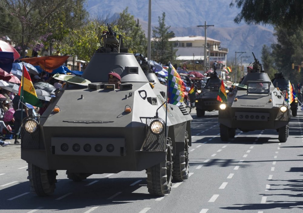 Swiss MOWAG Roland armored vehicles in the strobe of the Bolivian army / Defense Express / How Bolivia Once Turned Back On russia and Turned Down a $100 Million Deal on Mi-17, Weapons, and the Current State of its Military