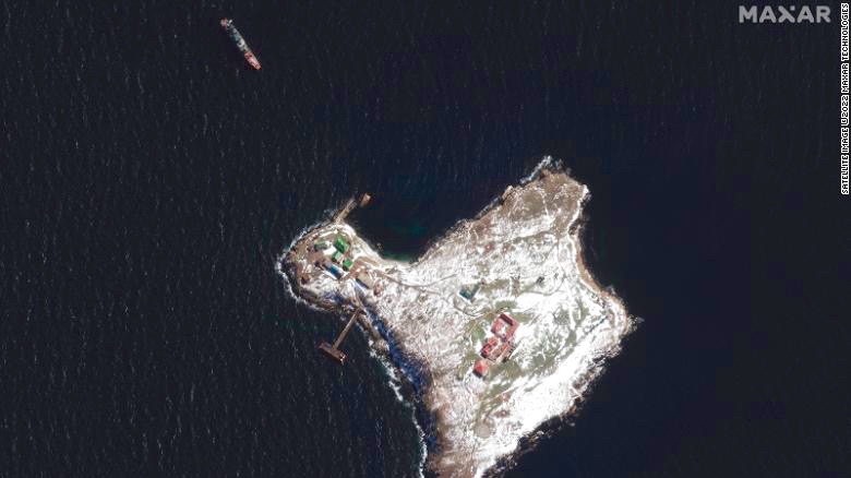 Defense Express / Satellite photo of Zmiinyi (aka Snake) Island, taken after the russian attack