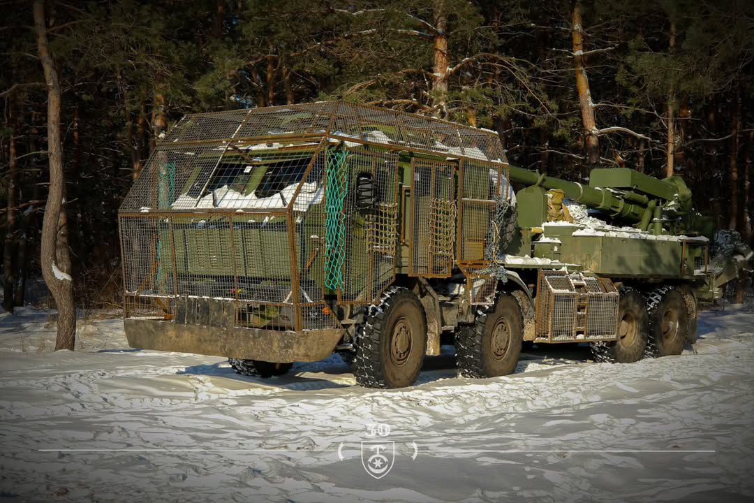 2S22 Bohdana self-propelled howitzers with installed anti-drone protection