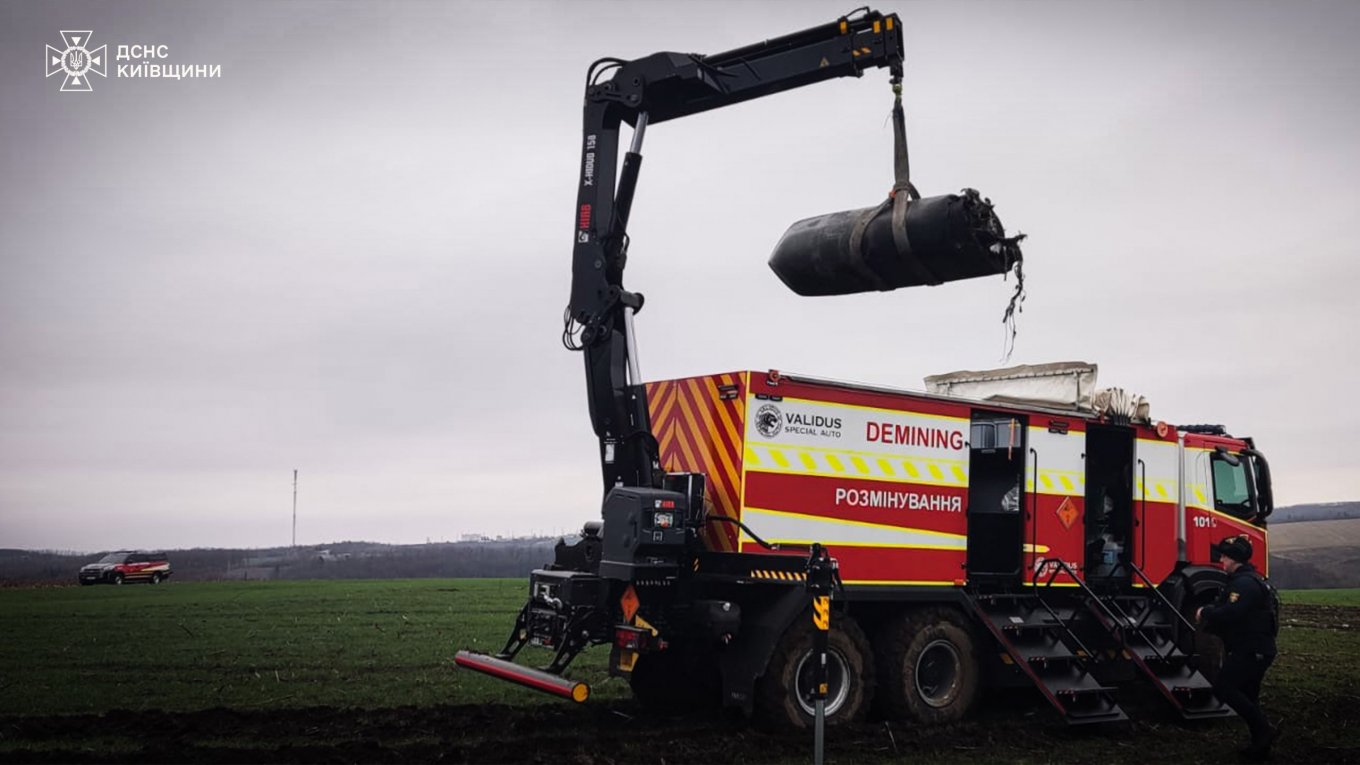 russian Kh-101 cruise missile Defense Express Ukrainian Emergency Services Neutralize X-101 Missile Fragment Near Isaiky (Photos)