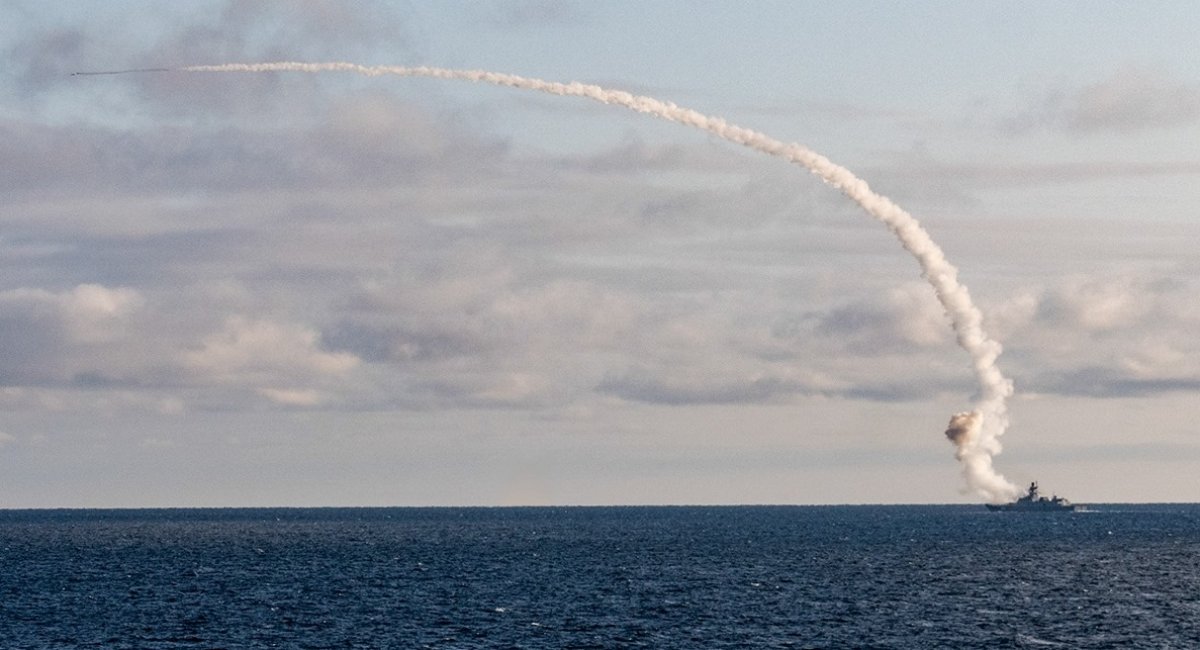 russian troops launch of the Kalibr cruise missile, Defense Express