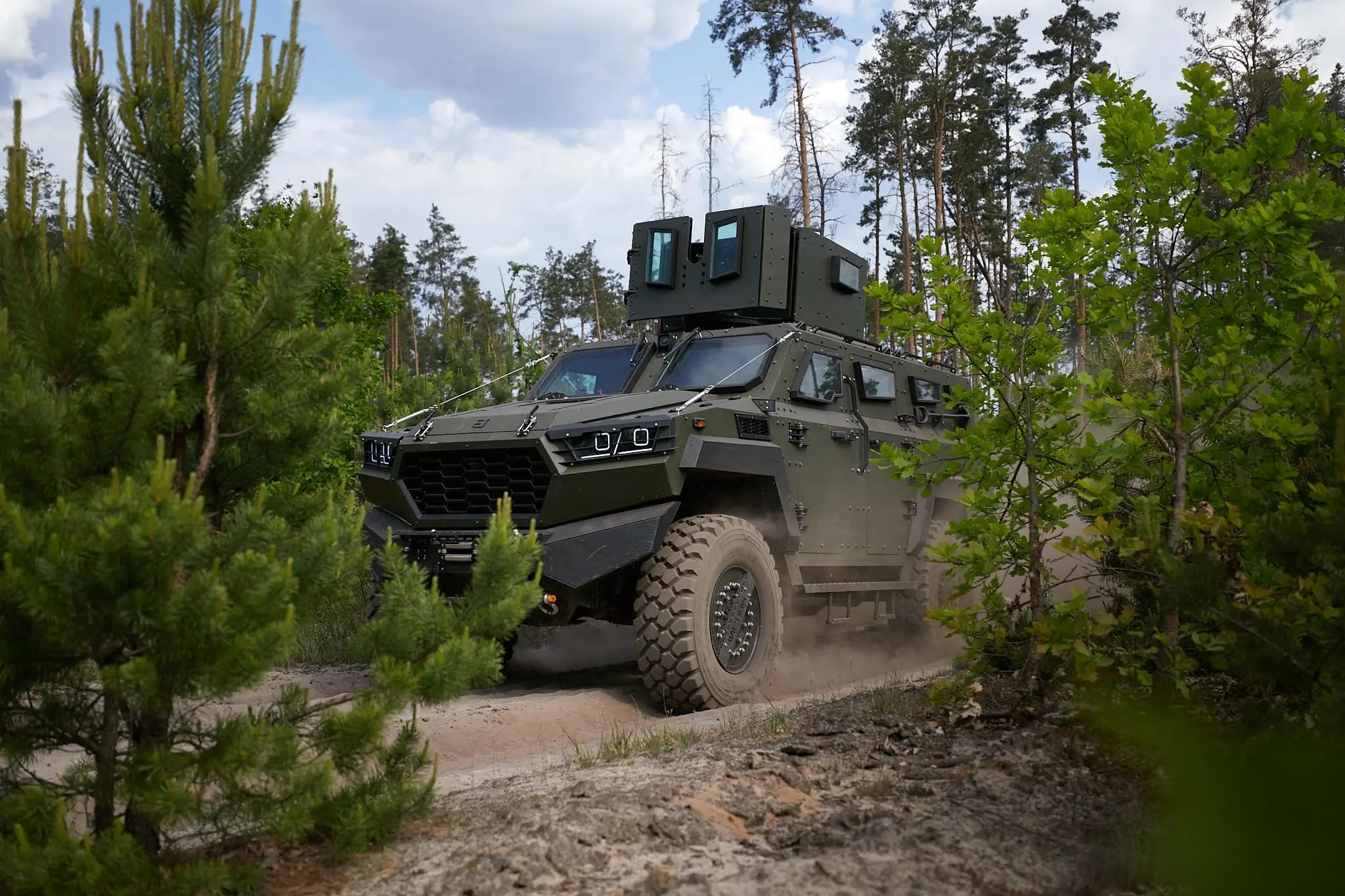 Inguar-3 / Defense Express / Trial By Fire For Ukrainian Inguar APC: Insights From Manufactrer and Soldiers' Reviews