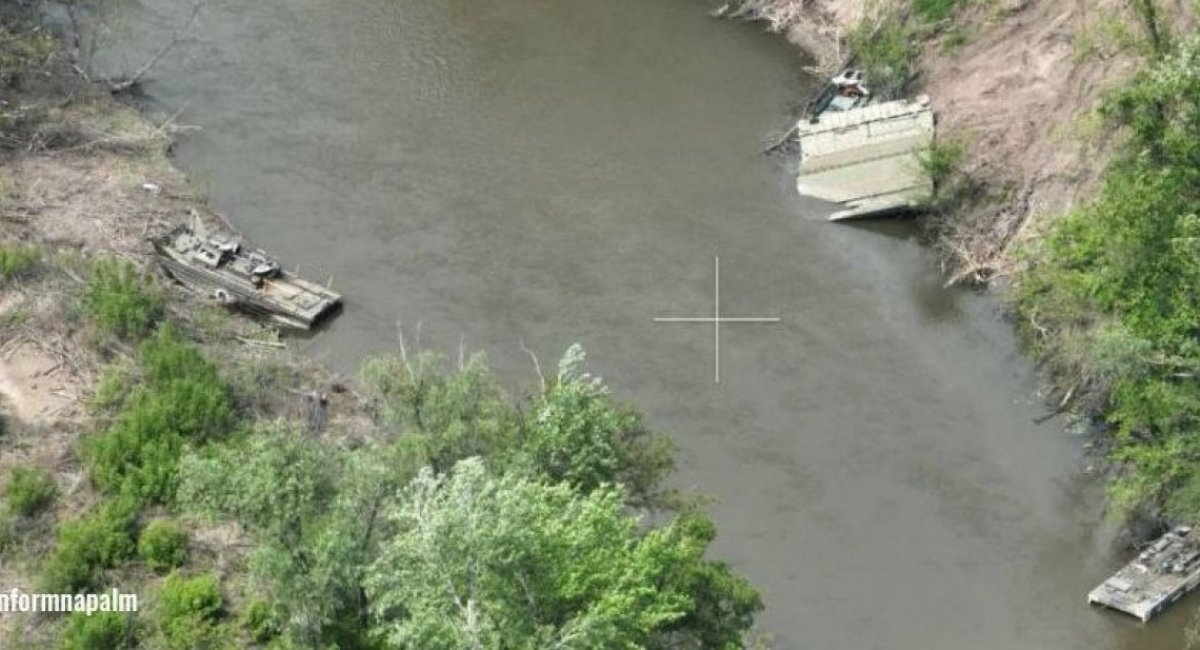 Another russia's pontoon crossing annihilated / Open source photo, Defense Express