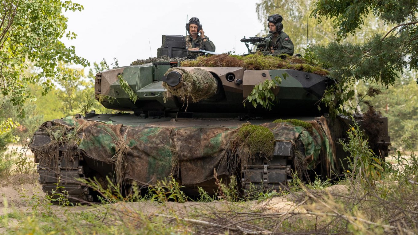 Polish Leopard 2PL with original armor kit