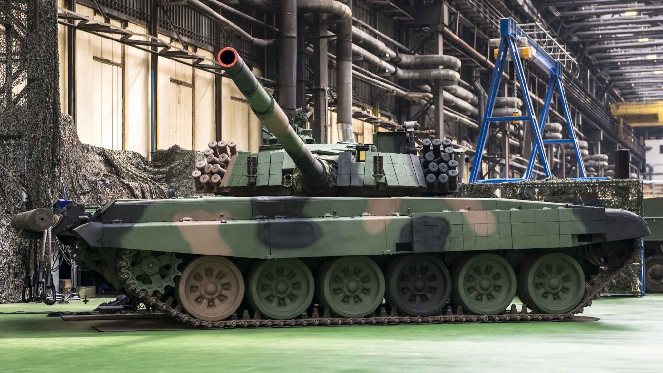 Polish Tanks Given to Ukraine Turned Out to Be the Latest 2019 Modernization of the T-72M1R (Video), Defense Express, war in Ukraine, Russian-Ukrainian war