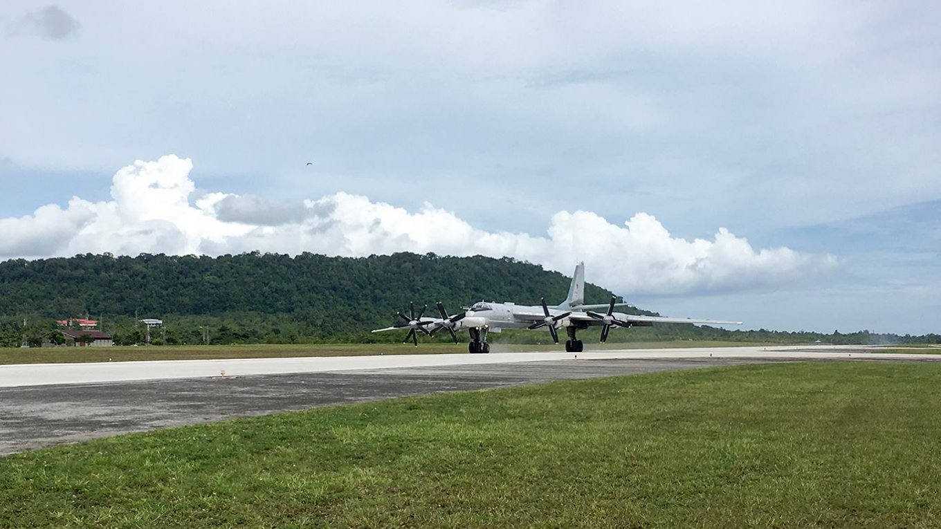 Tu-95MS of the russian Aerospace Forces strategic aviation at the Manuhua airbase in Indonesia, 2017 / Defense Express / russia Wants to Lease an Air Base From Indonesia After Landing its Il-76 and Tu-95 There A Few Times