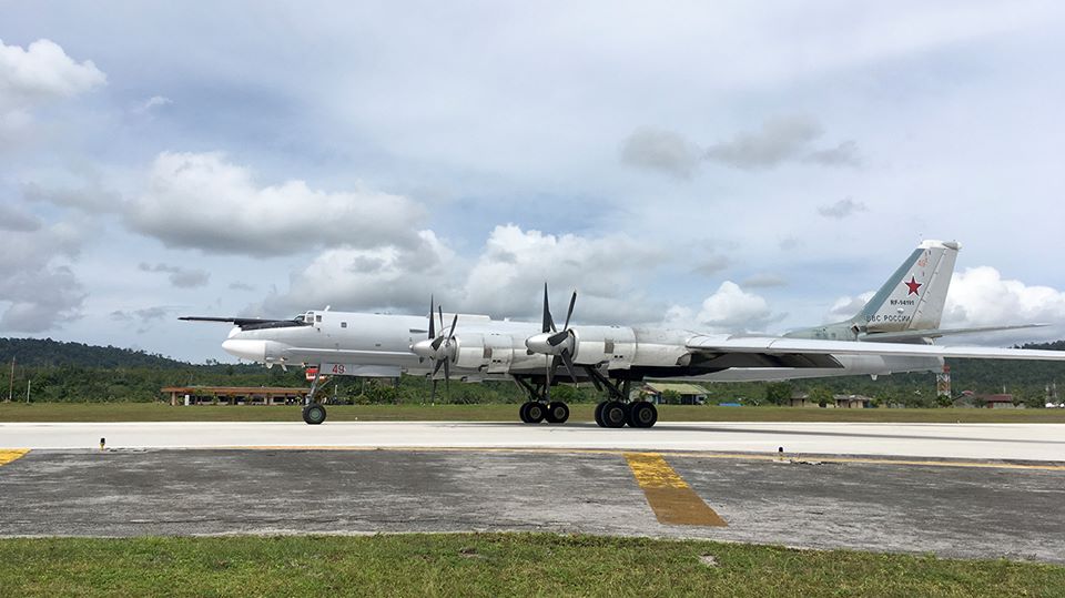 Tu-95MS of the russian Aerospace Forces strategic aviation at the Manuhua airbase in Indonesia, 2017 / Defense Express / russia Wants to Lease an Air Base From Indonesia After Landing its Il-76 and Tu-95 There A Few Times
