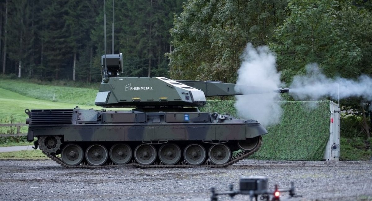Skyranger 35 on Leopard 1 chassis firing at a ground target