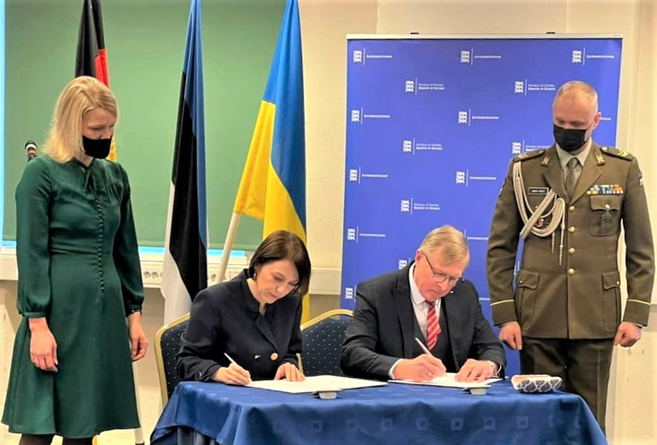 Estonia and Germany donate mobile field hospital to Ukrainian army / Photo, Defense Express