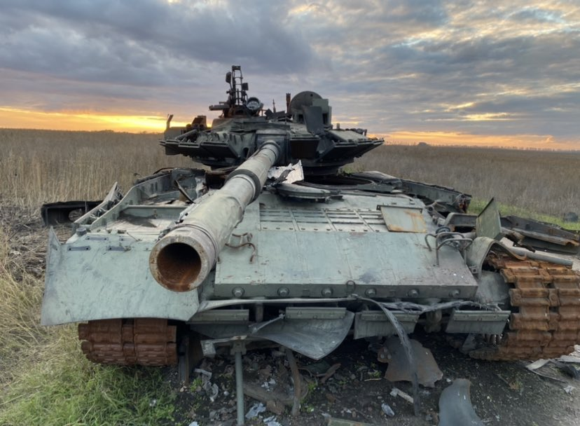 A destroyed Russian T-80BVM tank close to the russian border in Kharkiv region, Defense Express