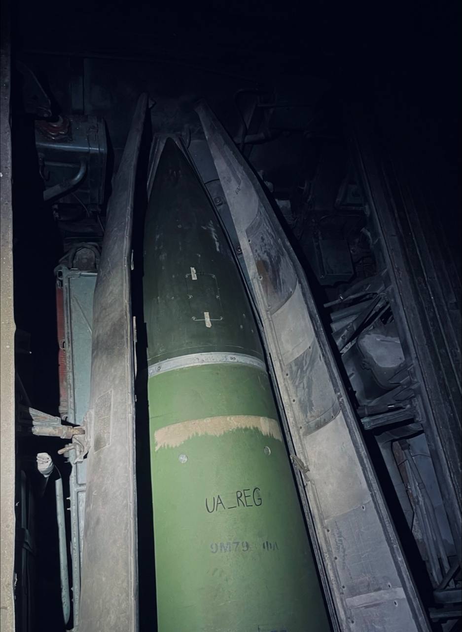 The 9M79 ballistic missile fired from the Tochka short-range ballistic missile system by the Armed Forces of Ukraine / Defense Express / Ukraine's Forces Show the Use of 50-Year-Old 9М79 Missile for Tochka System