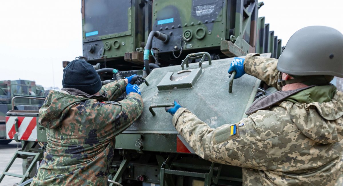 Six Days a Week, the Ukrainian Military Are Learning to Shoot Down Russian Missiles with the Patriot ADS in Germany, Defense Express