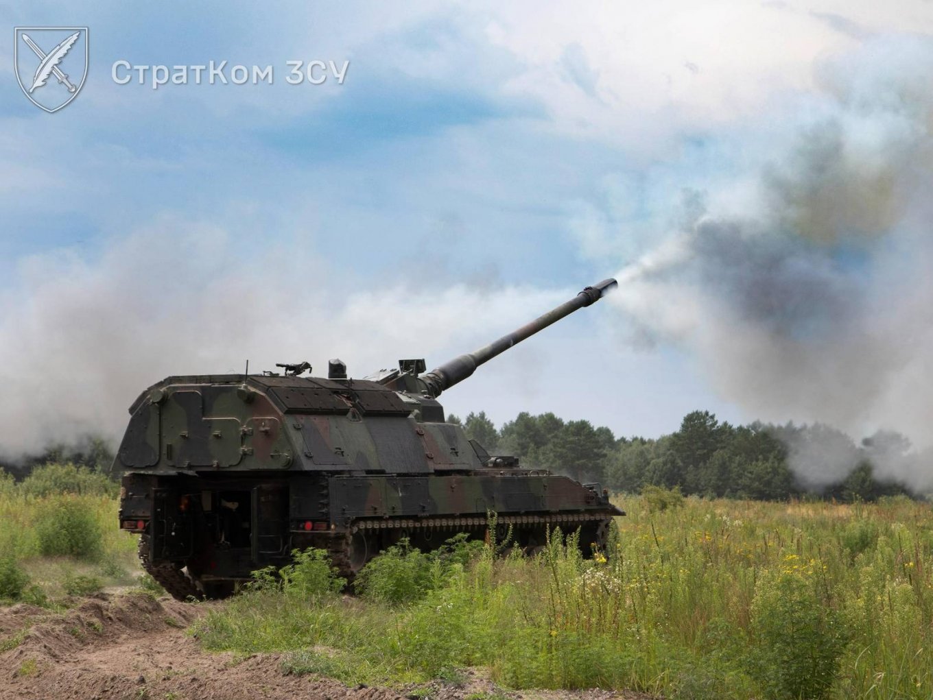 War in Ukraine is a war of artillery, in the first place. Illustrative photo: PzH 2000 of the Ukrainian Armed Forces fires on russian positions