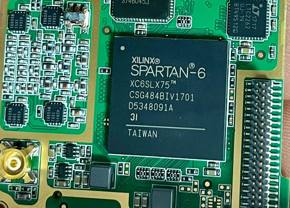 Sixth-generation Spartan chip inside Azart transceiver