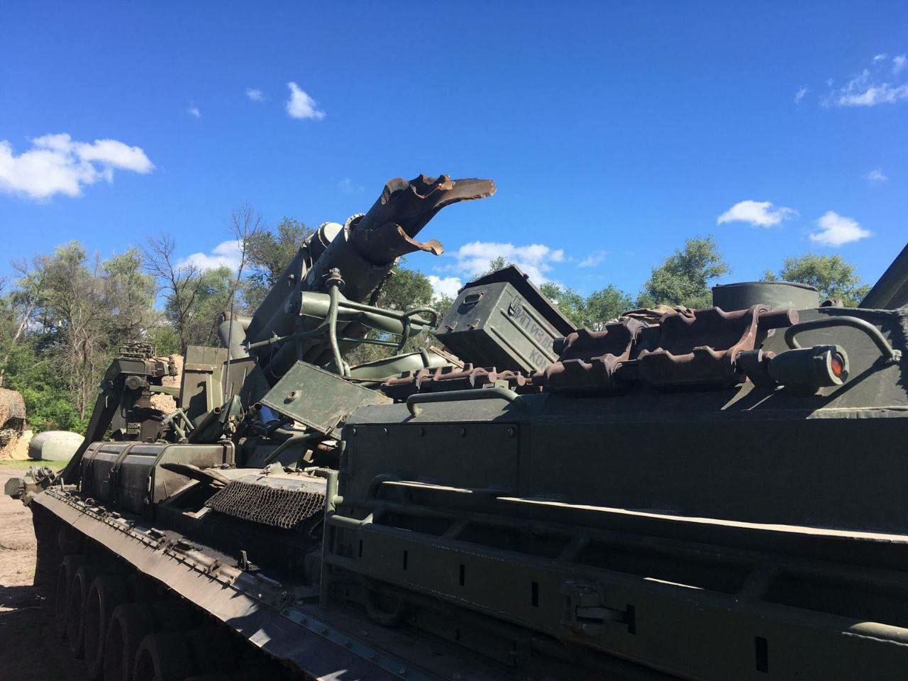 The russians used artillery so actively some systems had their barrels rupture, like the gun of this 2S7 Malka self-propelled howitzer. July 2022