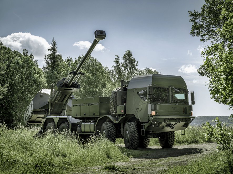 A Swedish BAE Systems Bofors Archer 155 mm/52 artillery system integrated onto a German Rheinmetall MAN Military Vehicles HX2 (8×8) platform, Giving Dozens of Self-propelled Artillery to Ukraine, The UK Closes This Gap with One of the Coolest Artillery Systems, Defense Express