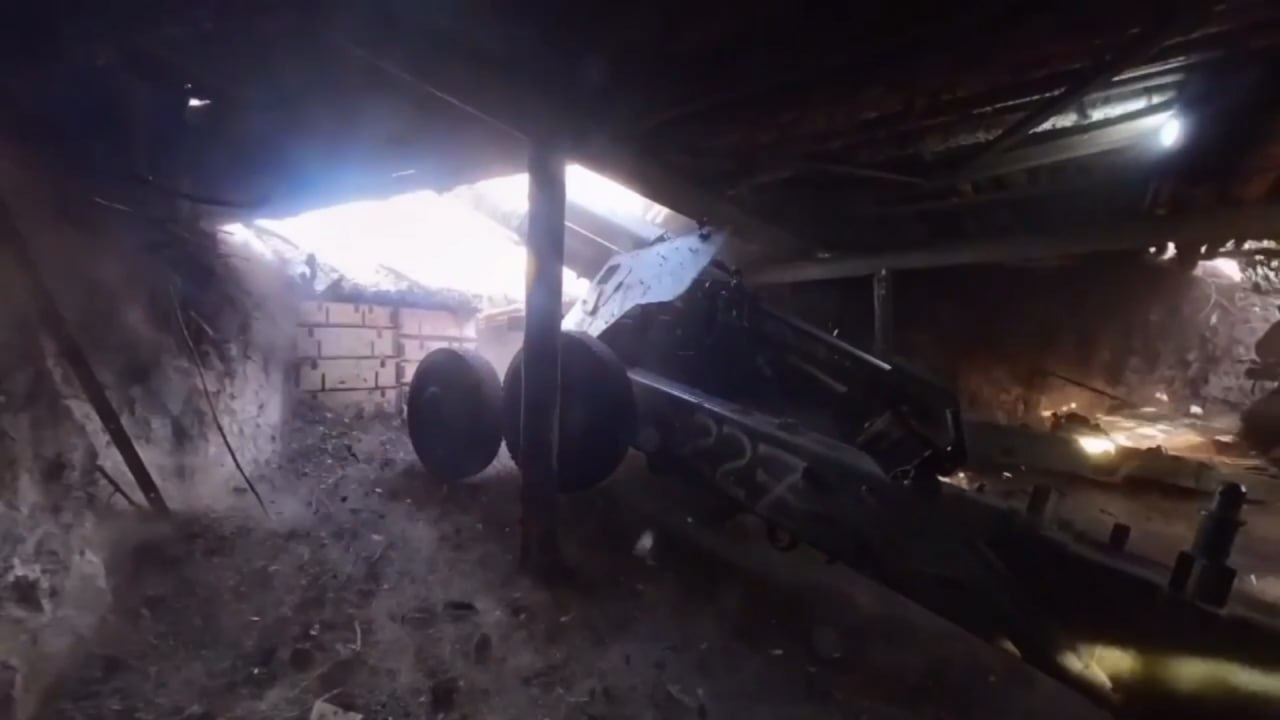 russian 2A36 Giatsint-B in a closed firing position
