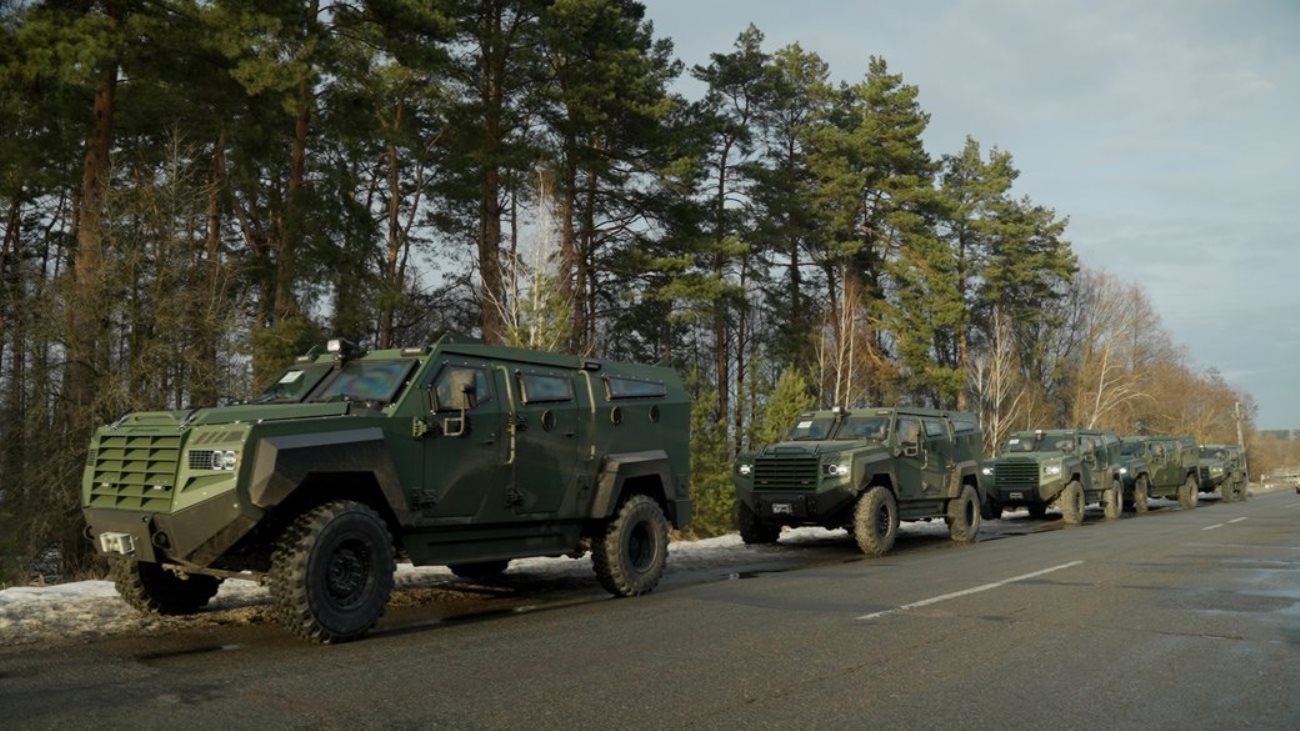 Chernihiv Border Guards Received Canadian Senator APC Armored Vehicles, Defense Express, war in Ukraine, Russian-Ukrainian war