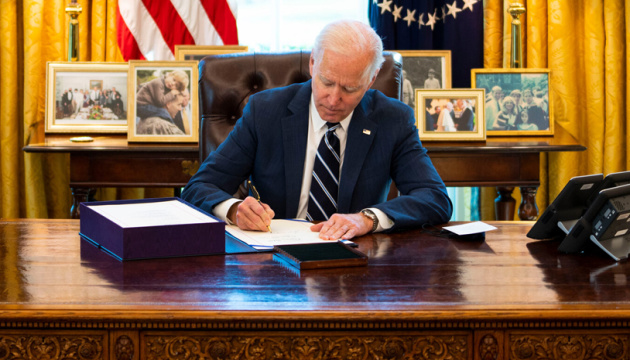 U.S. President Joe Biden signs Ukraine lend-lease act into law, Defense Express
