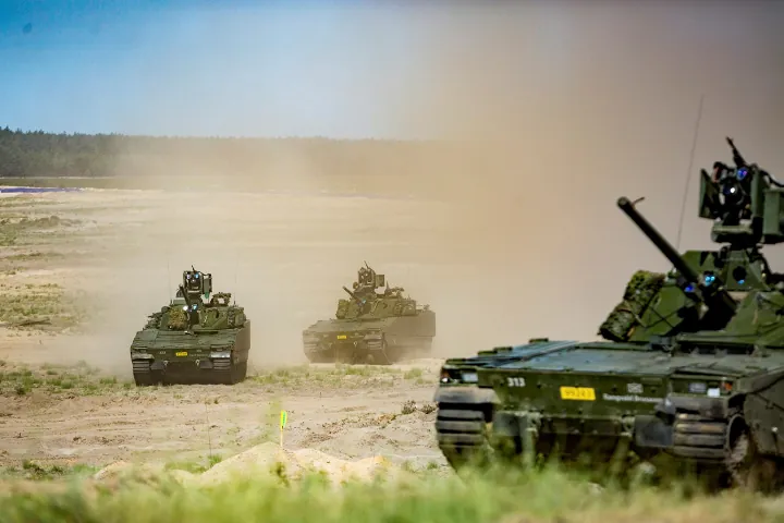 Norwegian CV90s / Defense Express / russia Calls Out Norway For Militarizing Svalbard, Setting the Stage For War — How Strong is NATO's Northern Flank?